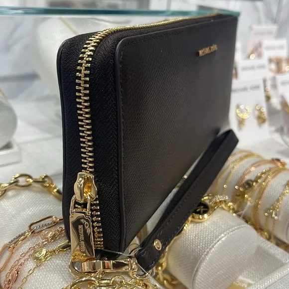 Michael Kors JST Lg Leather Continental Wallet Wristlet Phone Holder C
Chocolate - Picture 3 of 16